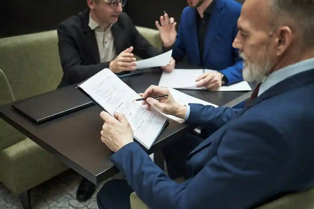 Cláusulas inadequadas na execução: como retificar condições desfavoráveis não vistas na licitação?
